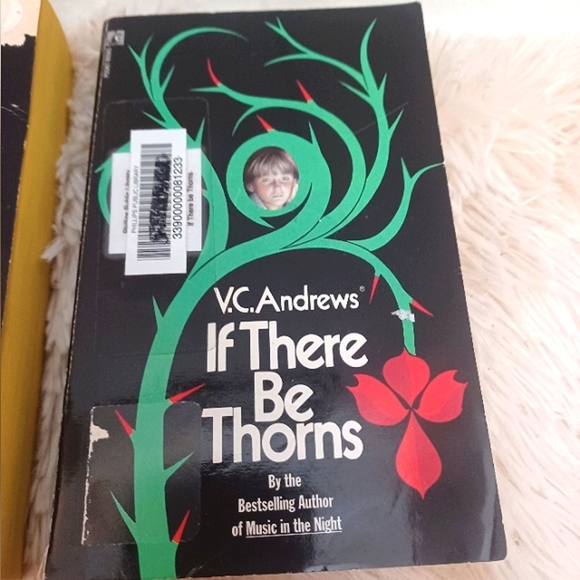 V.C ANDREWS Flowers In The Attic Series - Picture 4 of 9